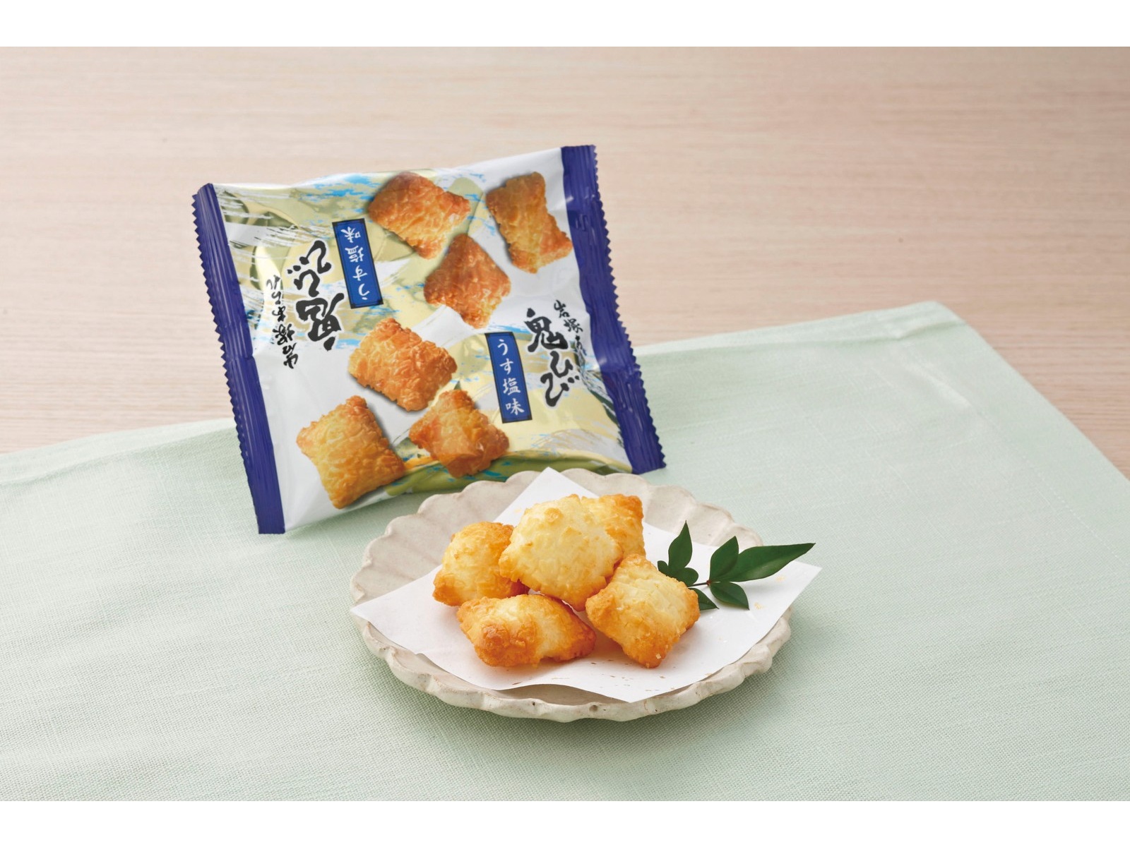 岩塚製菓 鬼ひびうす塩味 1箱（10袋入）| コープこうべネット